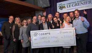 Sur la photo : les présidents d’honneur JP et Max Lavoie (Co-présidents d’honneur et fondateurs BBQ Québec) sont entourés du comité organisateur, les "anges" du Comptoir alimentaire Le Grenier. De gauche à droite : Sylvain Auger (Autobus Auger), Isabel Auger (Restaurants McDonald’s), Julie Samson (Langlois), Vicky Lacasse (Groupe Honco), Yvon Gosselin (Comptoir alimentaire Le Grenier), Sylvain Hudon (Desjardins Entreprise), JP Lavoie (Co-président d’honneur, BBQ Québec), Alain Fortier (Mallette), Max Lavoie (Co-président d’honneur, BBQ Québec), Simon Paquet (Plannord), Gino Ste-Croix (Acier Picard), Caroline Lafontaine (Comptoir alimentaire Le Grenier), Étienne Lessard (Étienne Lessard Courtier Immobilier) et Frédéric Brien (Cosmos Lévis).