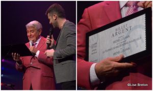 Michel Louvain reçoit une plaque  soulignant 25 000 billets vendus pour son spectacle de 60 ans de carrière !