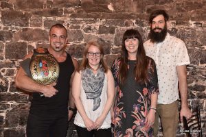 Lutteur Marko Estrada, Catherine Laberge: Présidente SDC, Véronique Parent, présidente du C.A. de SDC et Stéphane O'Sullivan Organisateur