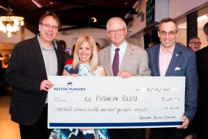 Richard Foy, directeur général du Pignon Bleu, Anne-Marie Boissonnault et Ross Gaudreault, co-présidents d'honneur, et Pierre Moreau, PDG de Restos Plaisirs