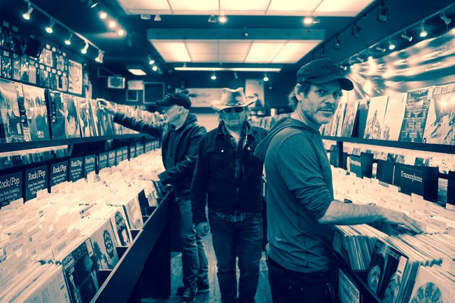 Patiently Awaiting The Meteorite présente un nouvel extrait et un nouveau vidéoclip : « Devil’s In My Car (Revisited)