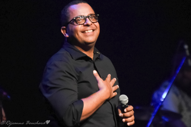 GREGORY CHARLES  DANGEREUSEMENT EN FORME  AVEC SON SPECTACLE VINTAGE 69