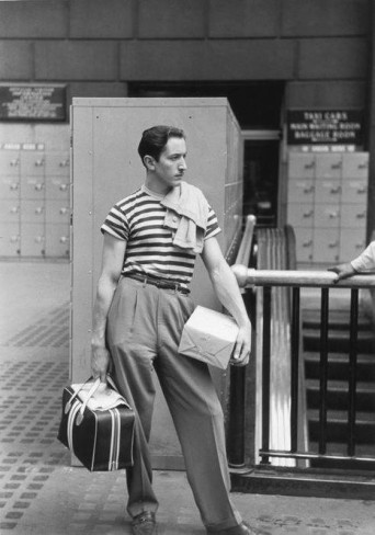 1920 – Un jeune Walt Disney prend la pose
