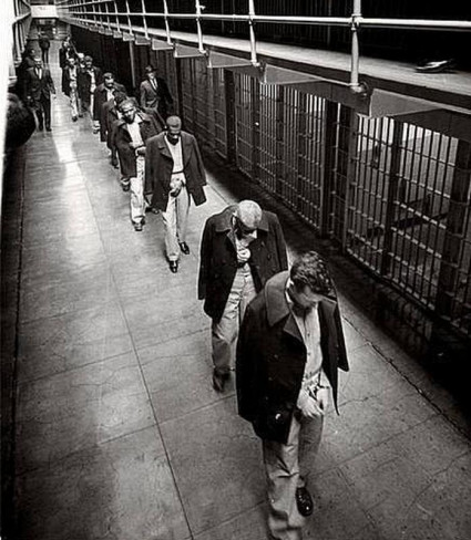 1963 – Les derniers prisonniers quittent Alcatraz
