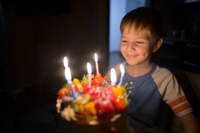 Il offre un cadeau à son fils et le fait pleurer